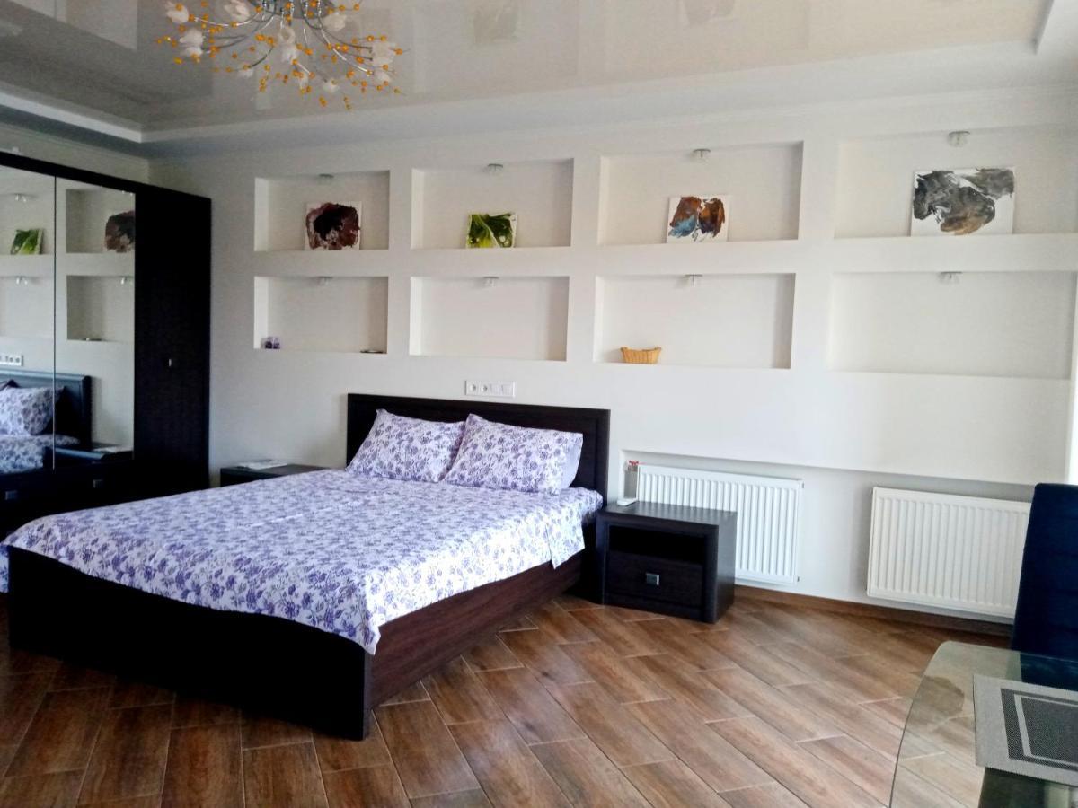 1-Room Studio Center Черкаси Екстериор снимка