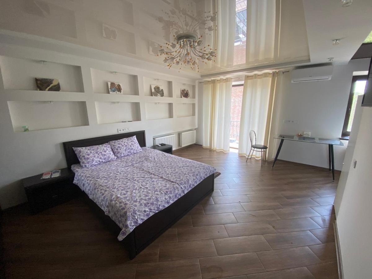 1-Room Studio Center Черкаси Екстериор снимка